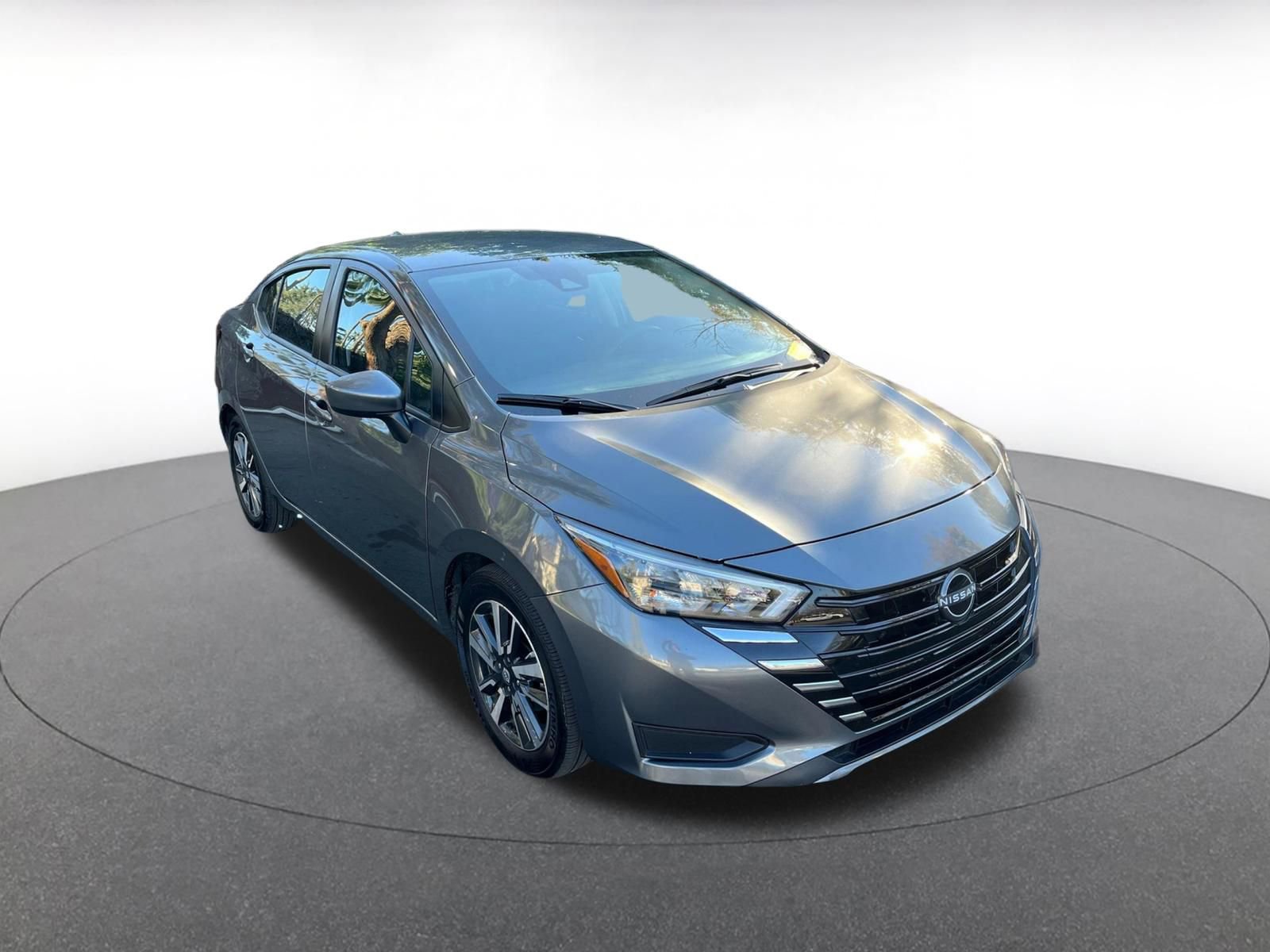 Used 2025 Nissan Versa SV image 1