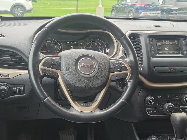 Used 2015 Jeep Cherokee Latitude AWD/4WD image 24