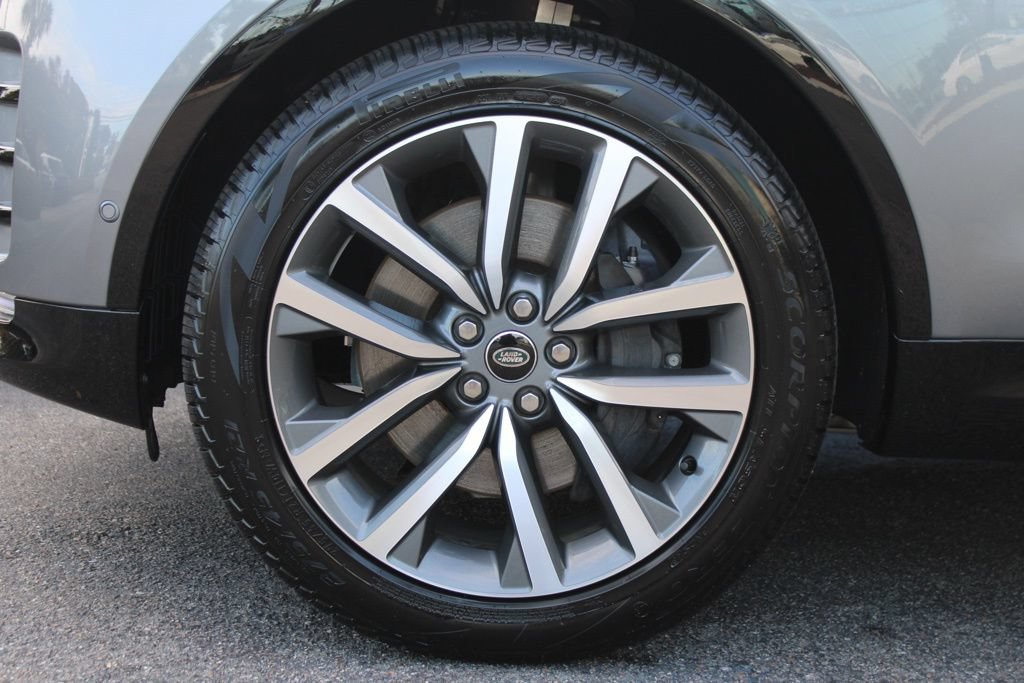 Certified 2025 Land Rover Discovery Dynamic SE AWD/4WD image 11