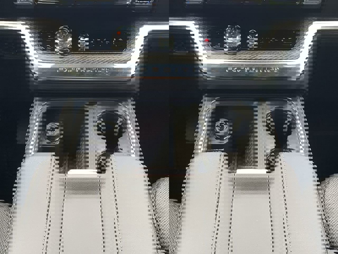 Certified 2025 Ford Expedition Max Platinum w/ Stealth Appearance Package image 17