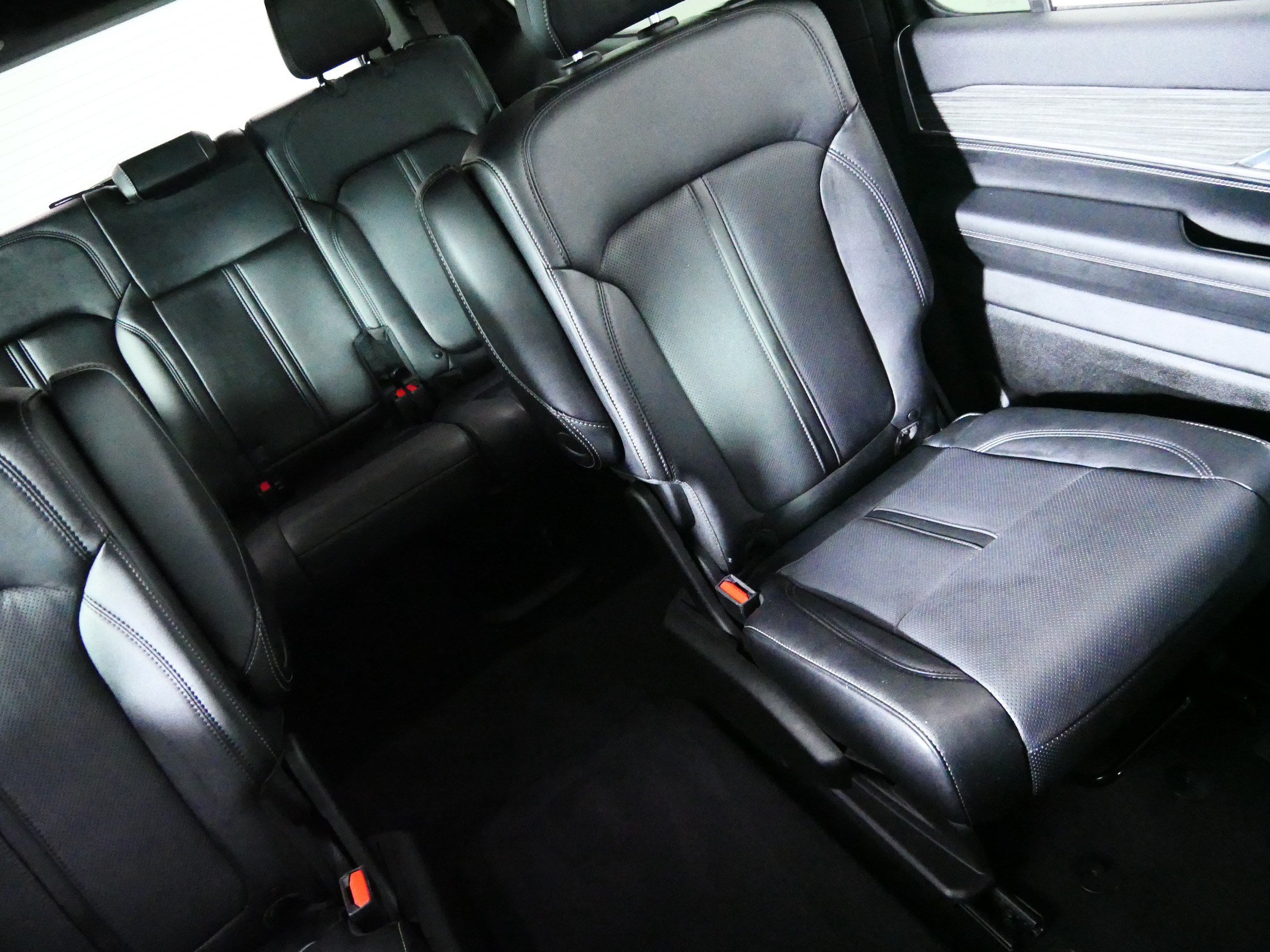 Used 2022 Jeep Wagoneer Series III w/ Premium Group I AWD/4WD image 14