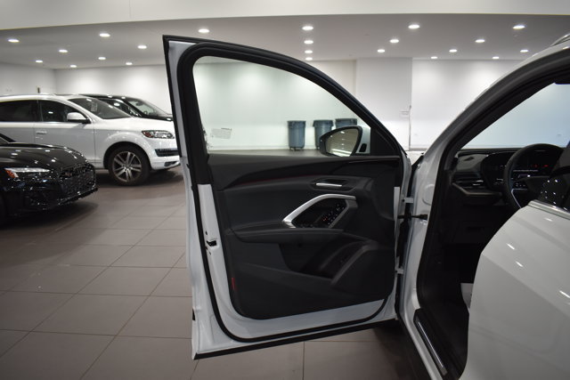 Used 2025 Audi Q5 Premium w/ Convenience Package AWD/4WD image 9