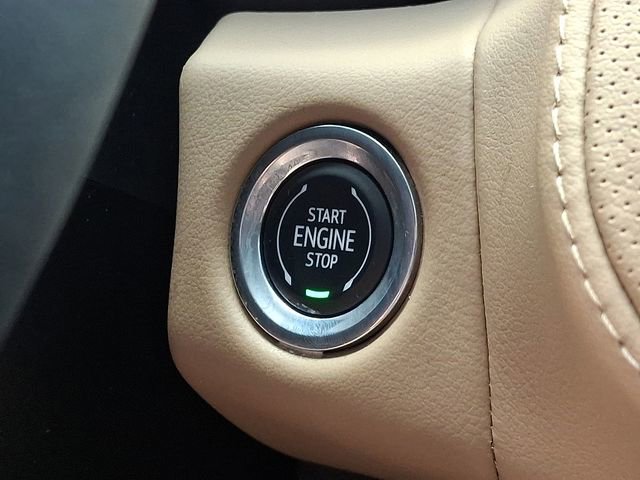 Used 2023 Chevrolet Tahoe Premier AWD/4WD image 28