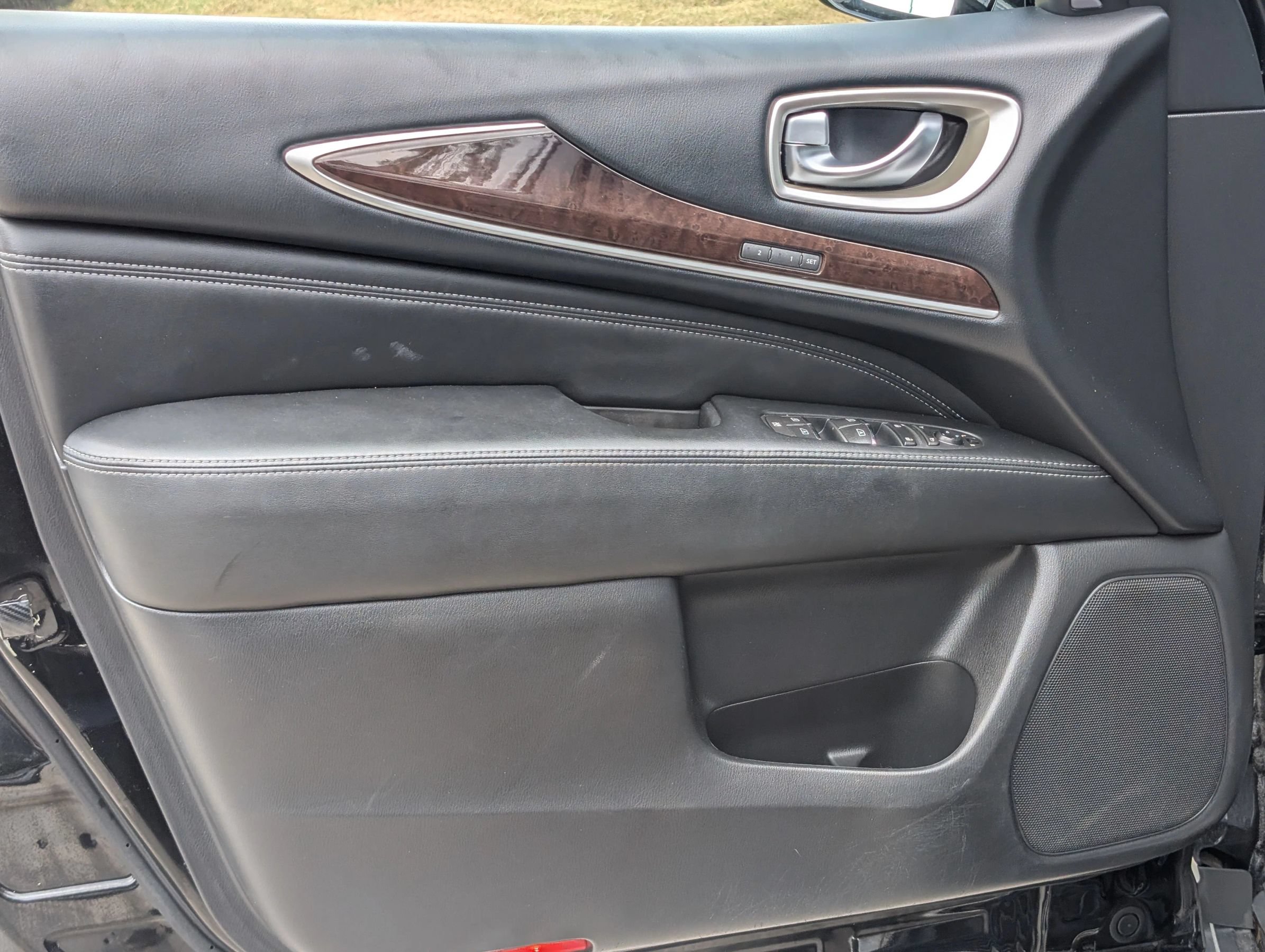 Used 2017 INFINITI QX60 FWD w/ Deluxe Technology Package image 17