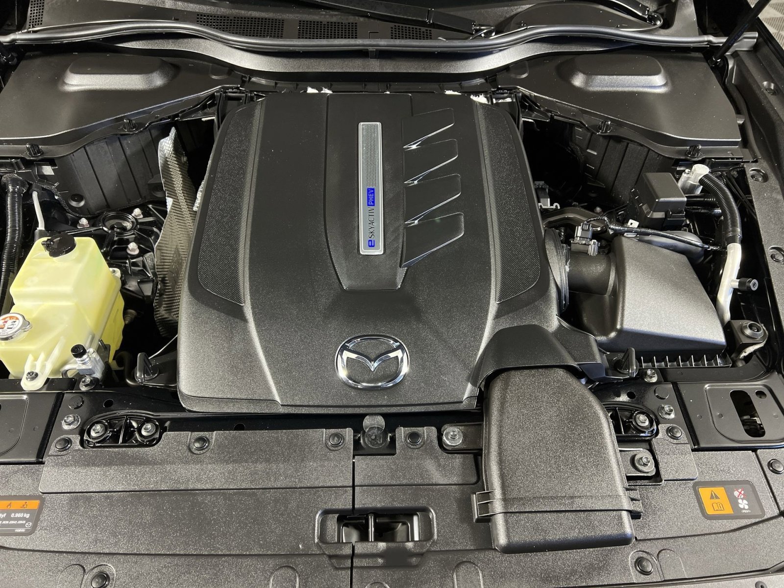 Used 2024 MAZDA CX-90 Plug-In Hybrid w/ Premium Pkg image 29