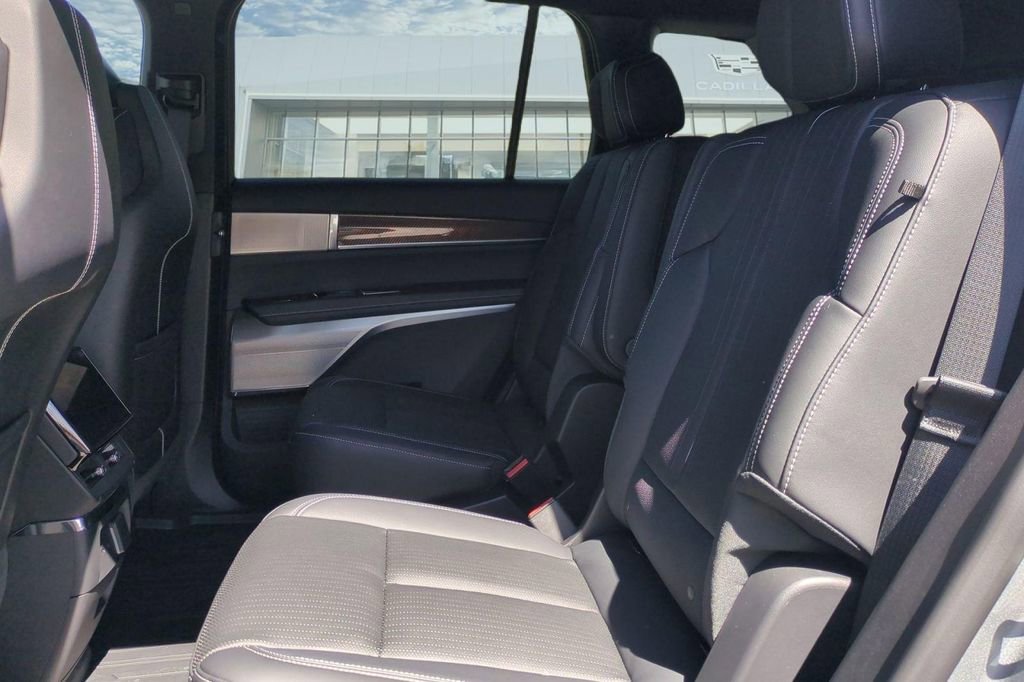 New 2026 Cadillac Vistiq Luxury w/ LPO, Floor Liner Package AWD/4WD image 21