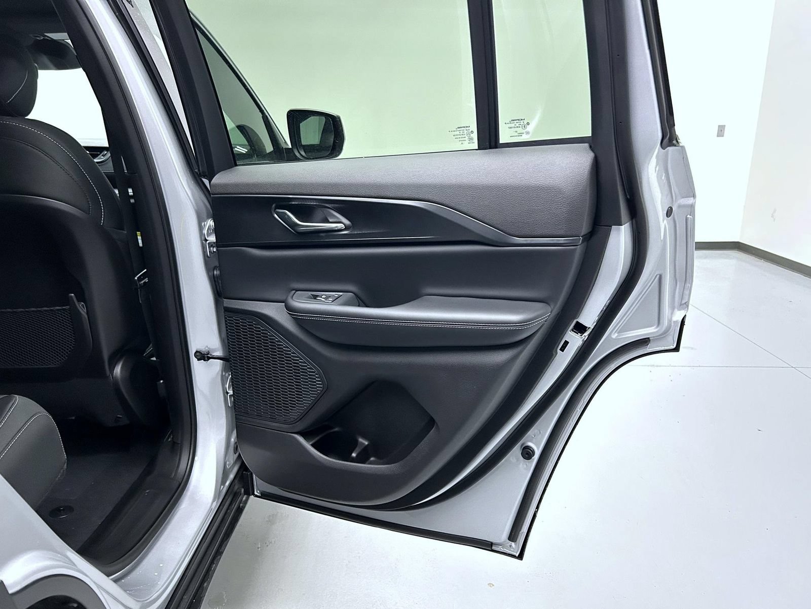 New 2026 Jeep Grand Cherokee Laredo X AWD/4WD image 17