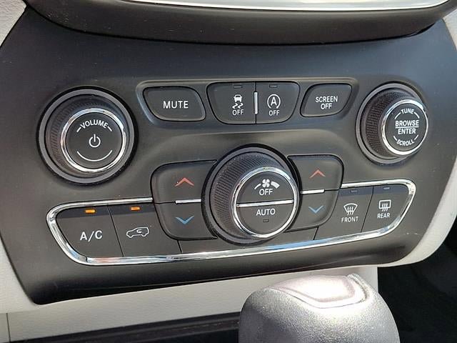 Used 2021 Jeep Cherokee Limited AWD/4WD image 17