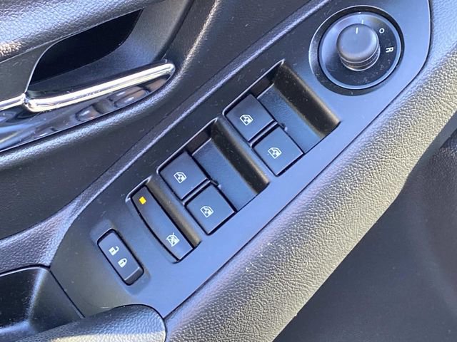 Used 2022 Chevrolet Trax LT w/ LT Convenience Package image 24