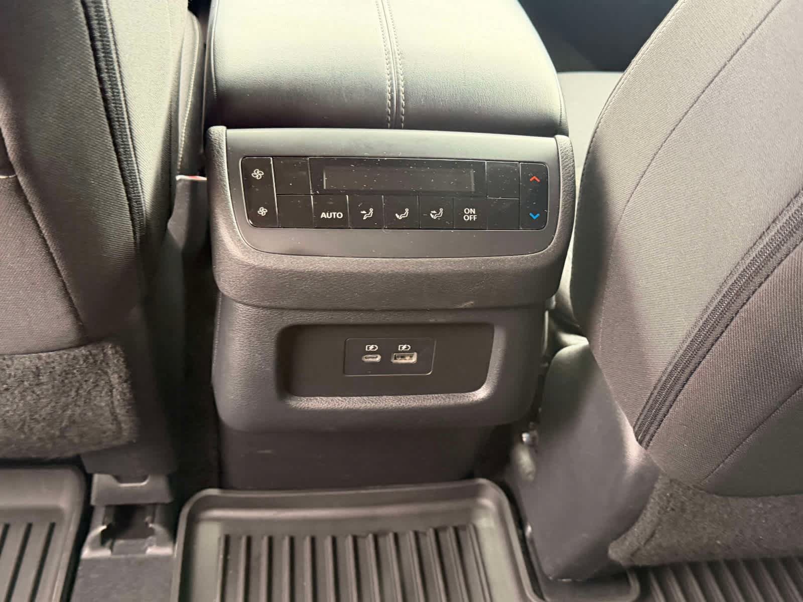 Used 2024 Nissan Pathfinder SV AWD/4WD image 17