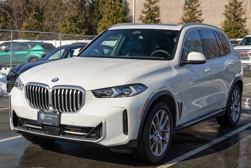 Used 2024 BMW X5 xDrive50e AWD/4WD image 3