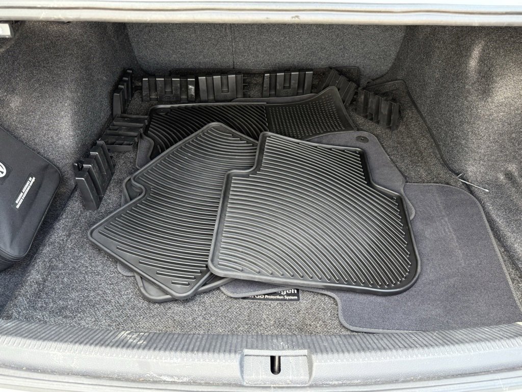 Used 2018 Volkswagen Passat 2.0T SE image 17