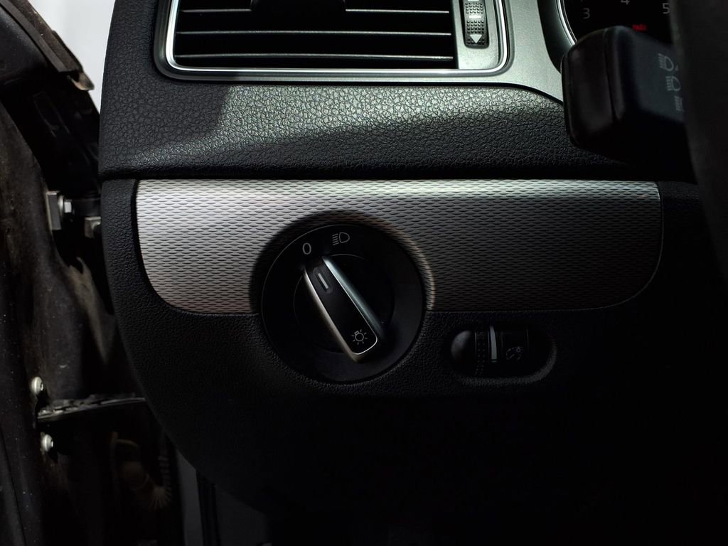 Used 2017 Volkswagen Jetta S image 14