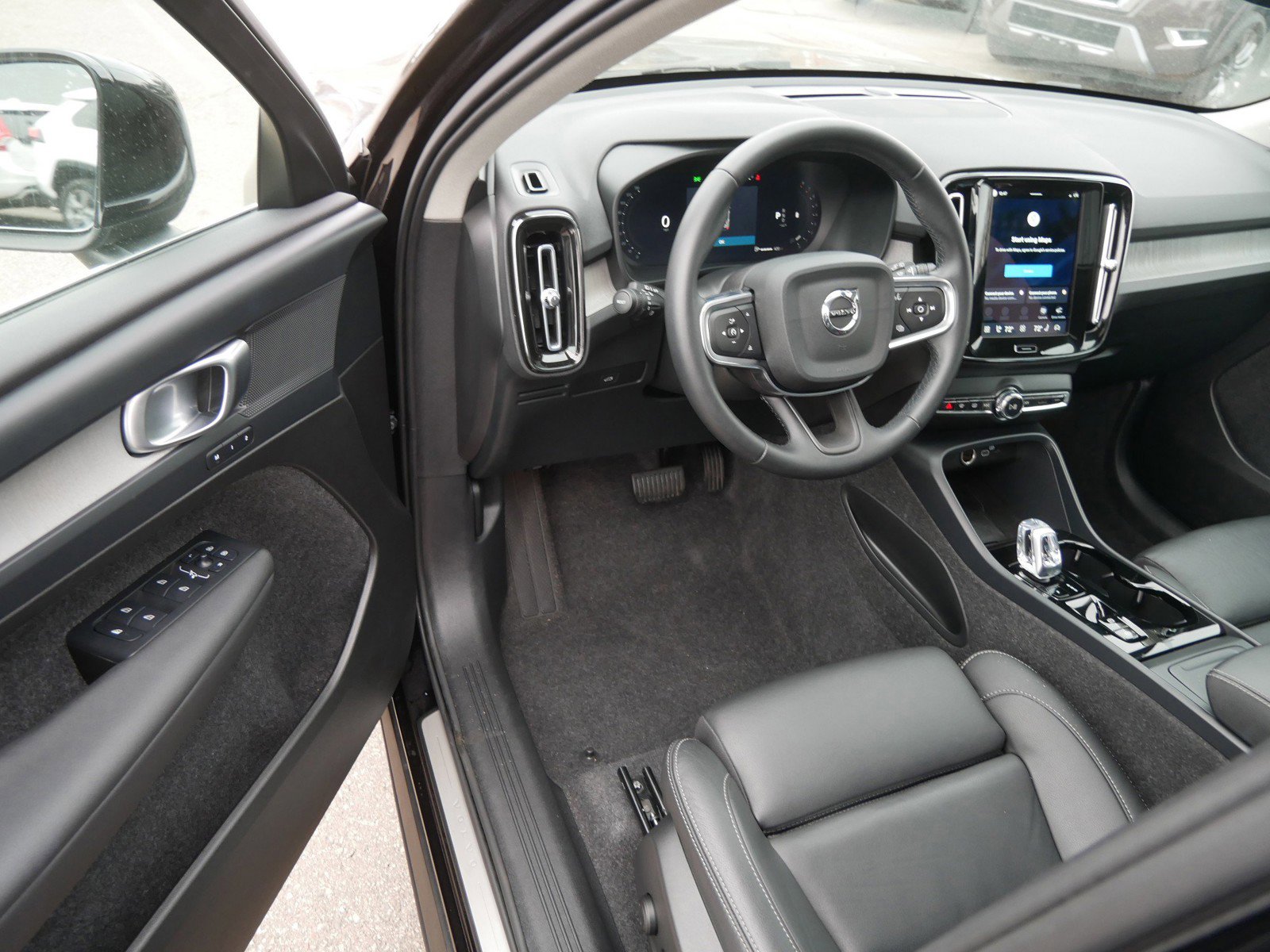 Certified 2025 Volvo XC40 B5 Plus image 10