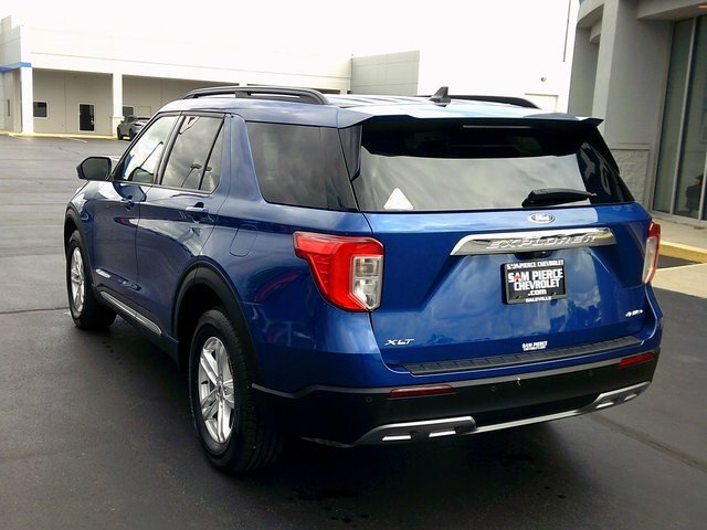 Used 2023 Ford Explorer XLT w/ Equipment Group 202A image 3