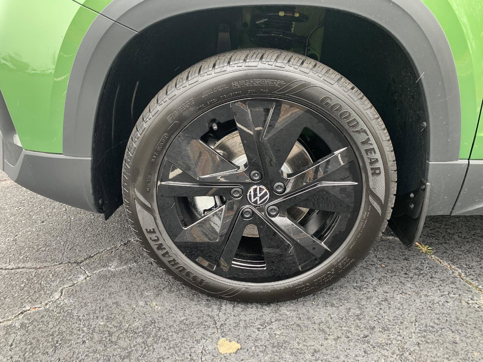 Used 2025 Volkswagen Taos SE w/ Taos Adventure Package (SXB) image 11