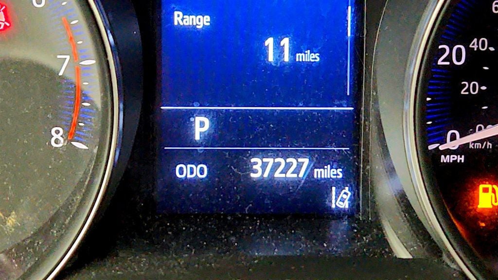 Used 2021 Toyota C-HR XLE FWD image 28