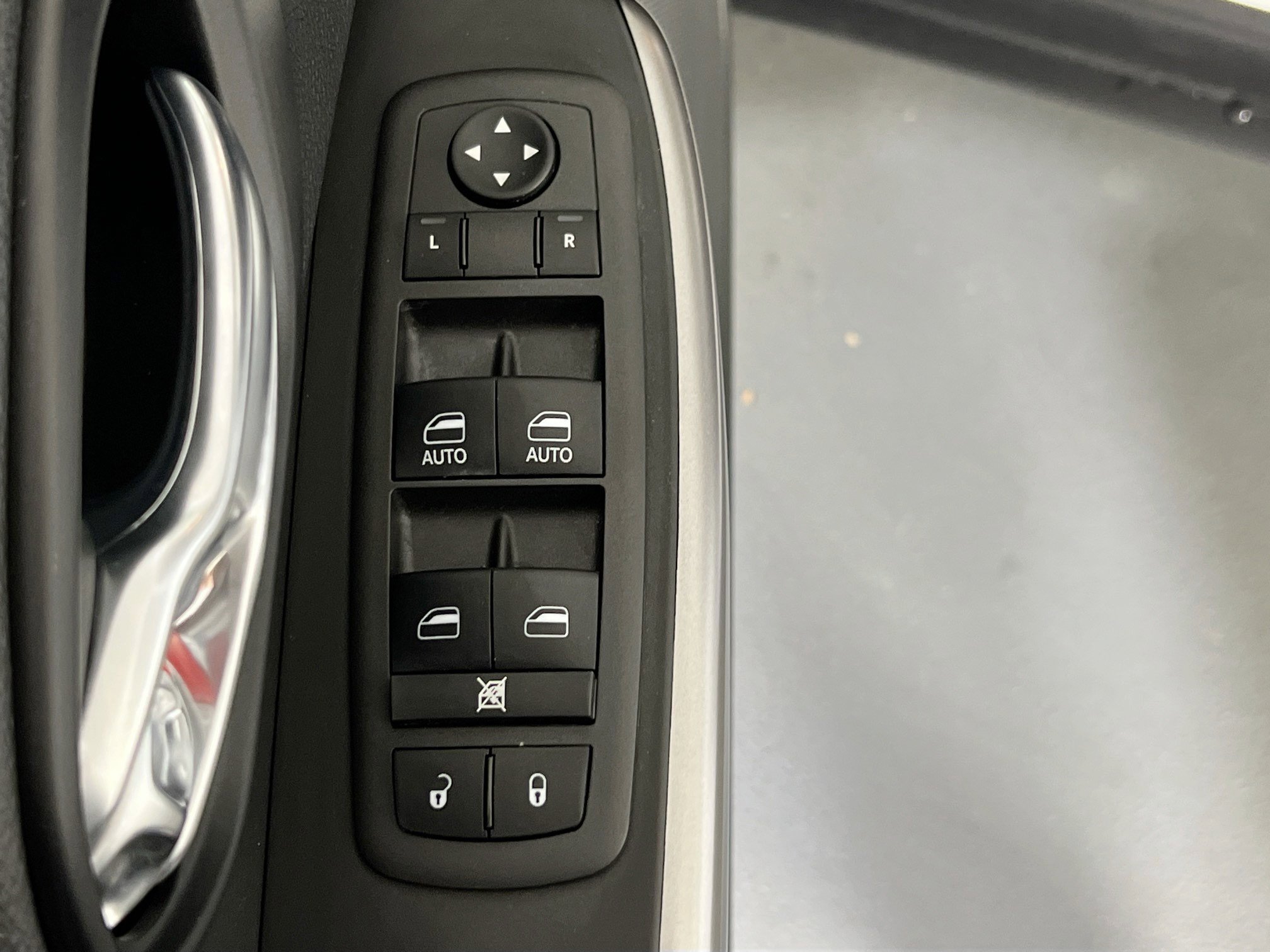 Used 2022 Jeep Cherokee Latitude Lux AWD/4WD image 17