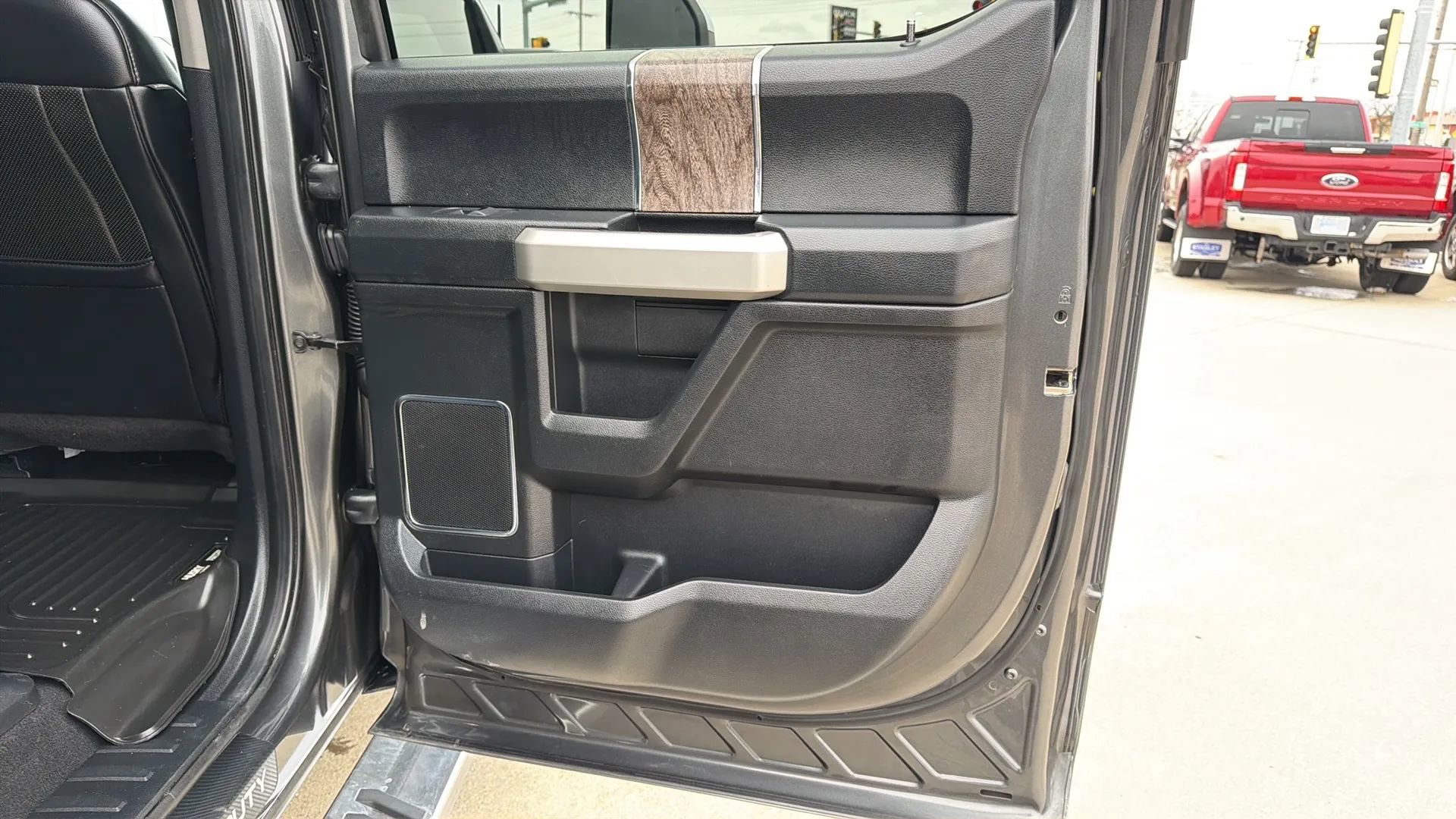 Used 2019 Ford F250 Lariat w/ Chrome Package image 82