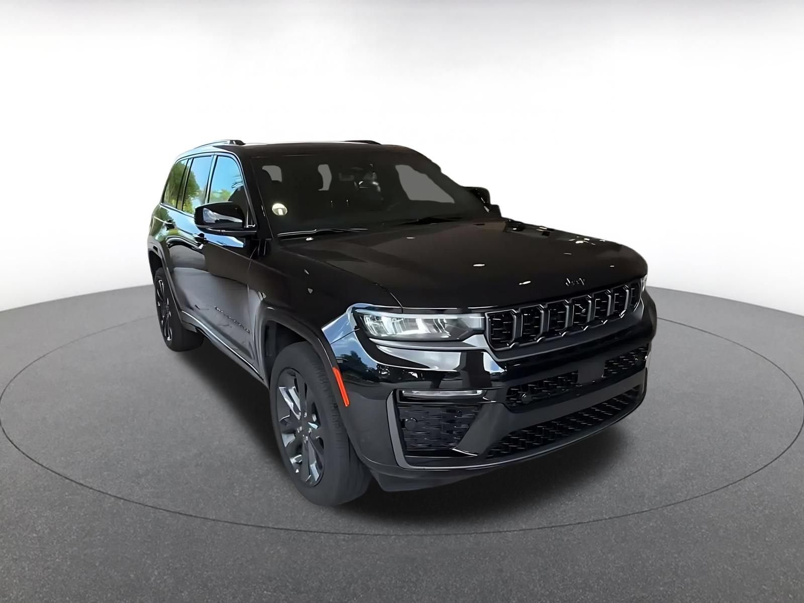 Used 2026 Jeep Grand Cherokee Limited AWD/4WD image 3