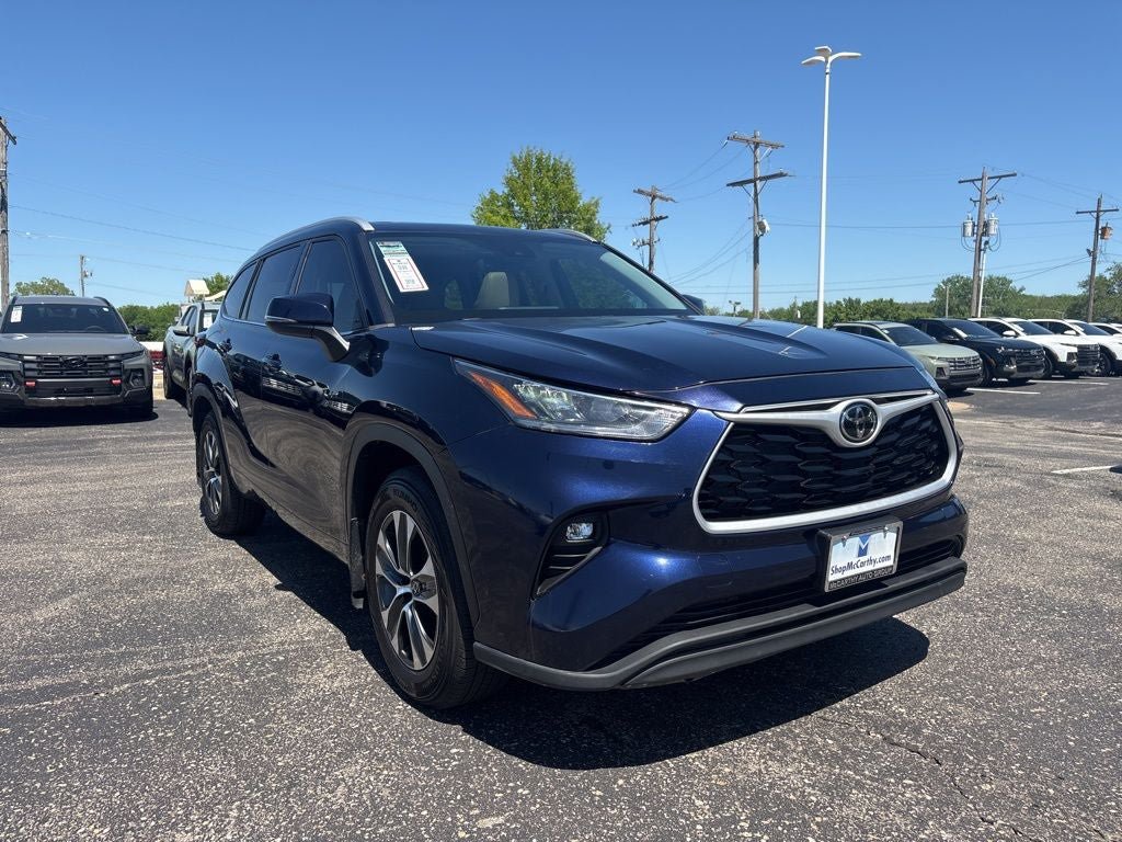 Used 2022 Toyota Highlander XLE AWD/4WD image 9