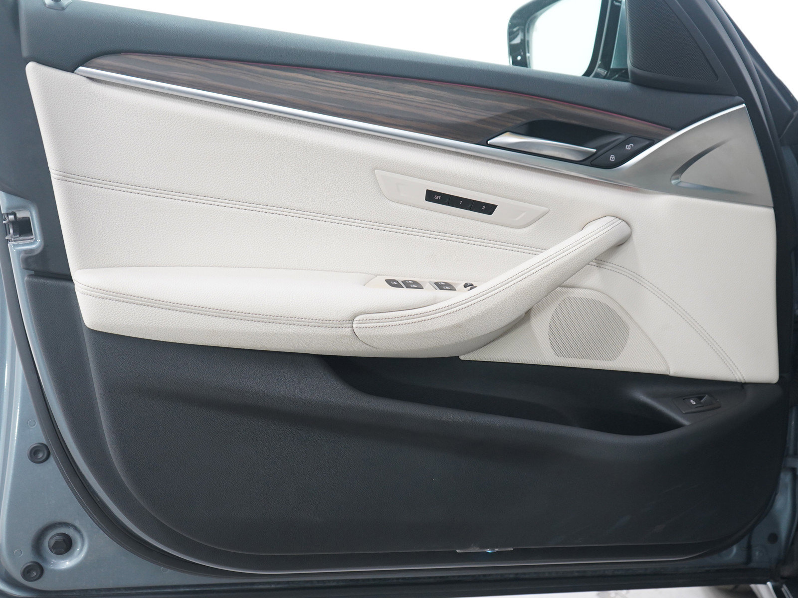 Used 2021 BMW 530i xDrive w/ Convenience Package image 18