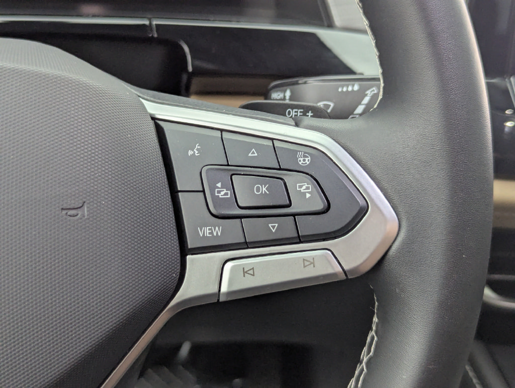 Certified 2025 Volkswagen Atlas Cross Sport SE FWD image 29