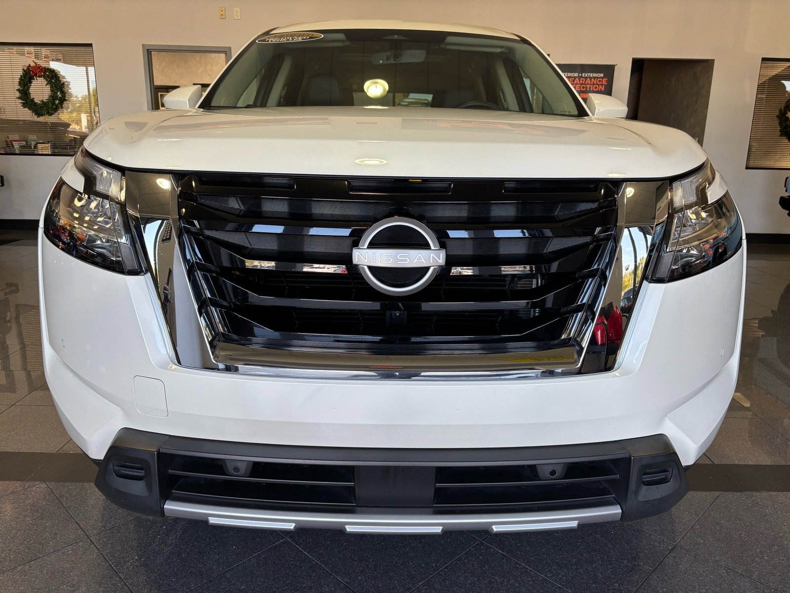 Used 2024 Nissan Pathfinder Platinum w/ Cargo Package image 29