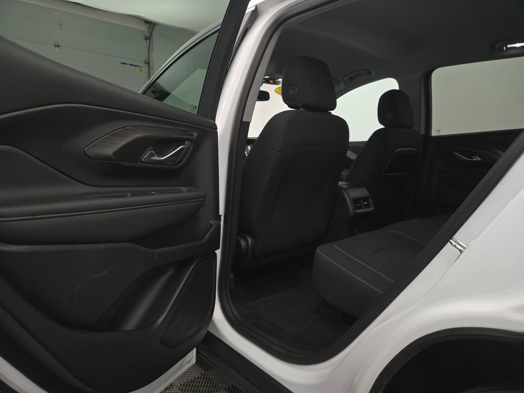 Used 2023 GMC Terrain SLE image 32