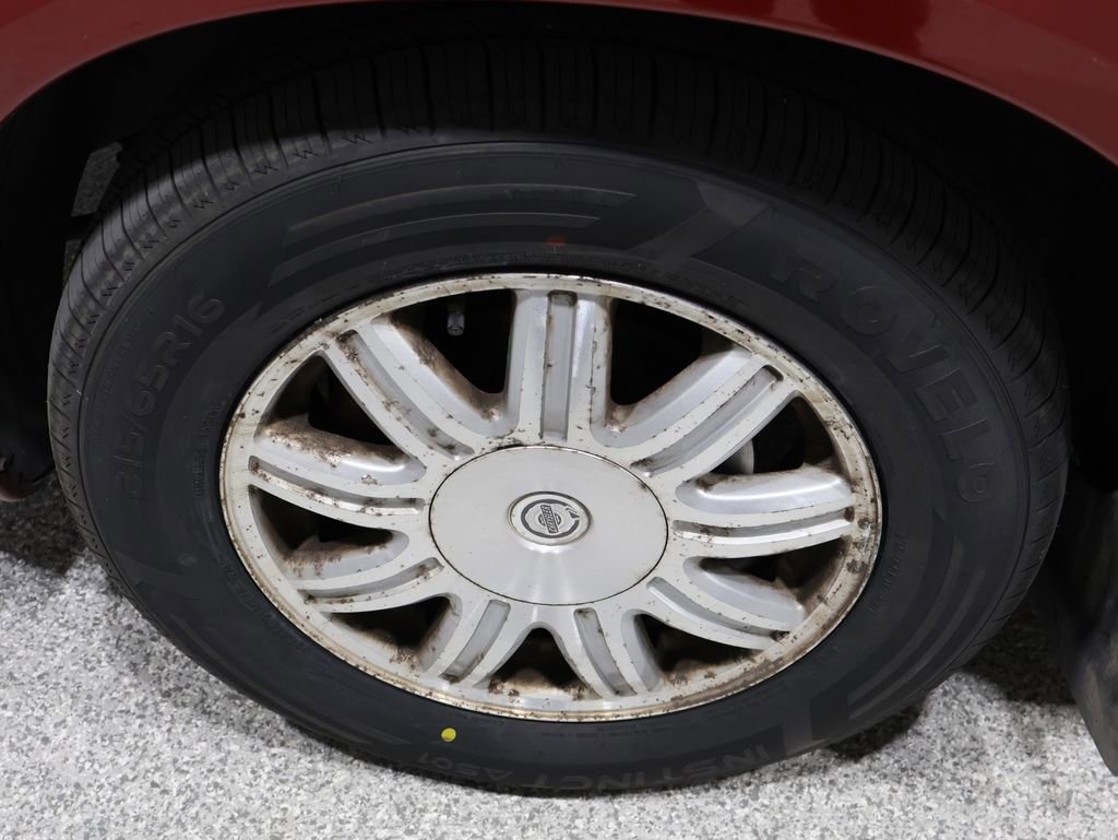 Used 2007 Chrysler Town & Country Touring image 11