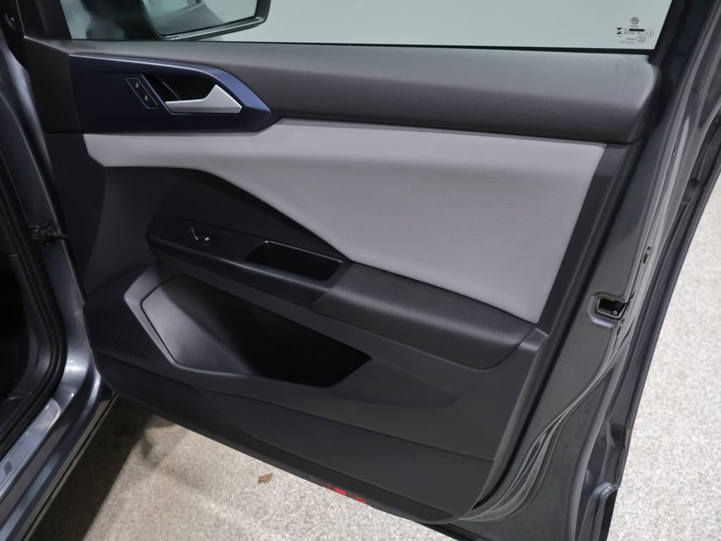 Used 2023 Volkswagen Taos SE w/ Panoramic Sunroof Package image 25