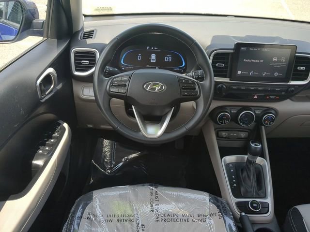 Used 2025 Hyundai Venue SEL FWD image 16