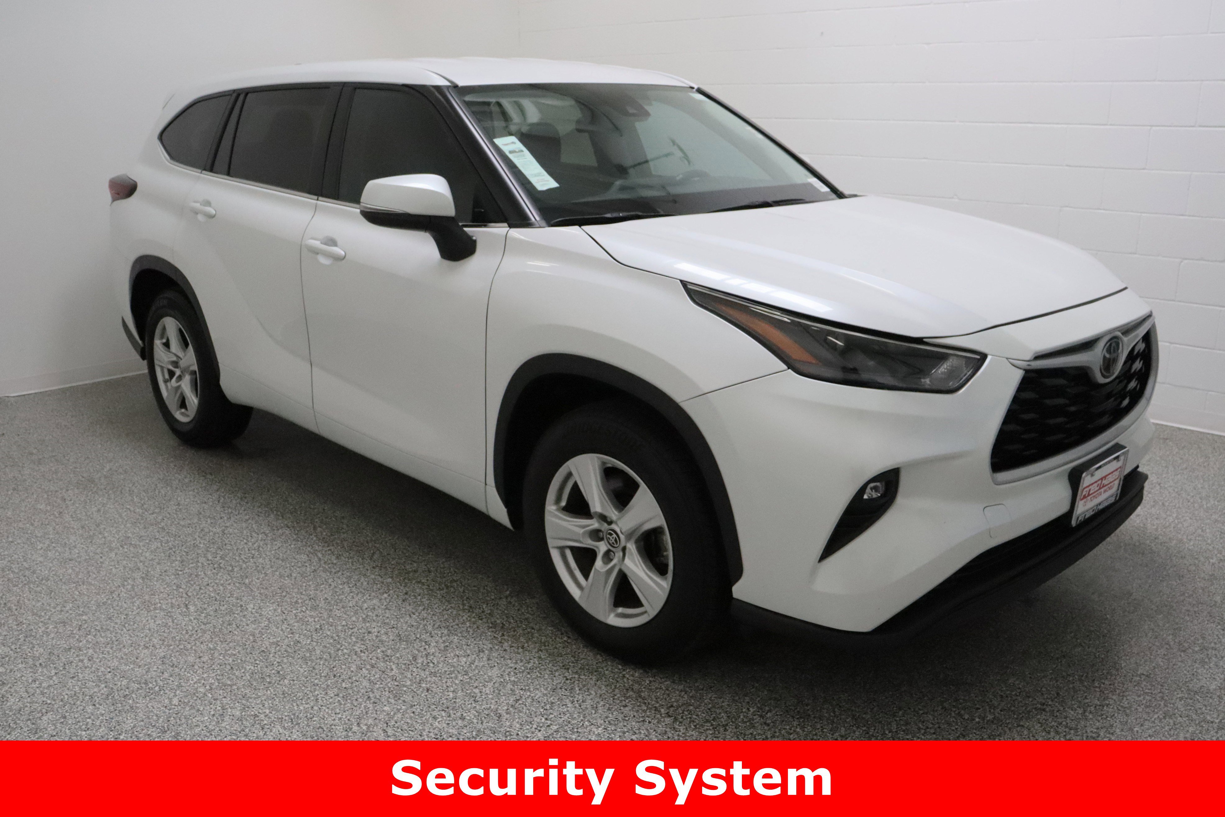 Used 2024 Toyota Highlander LE image 4