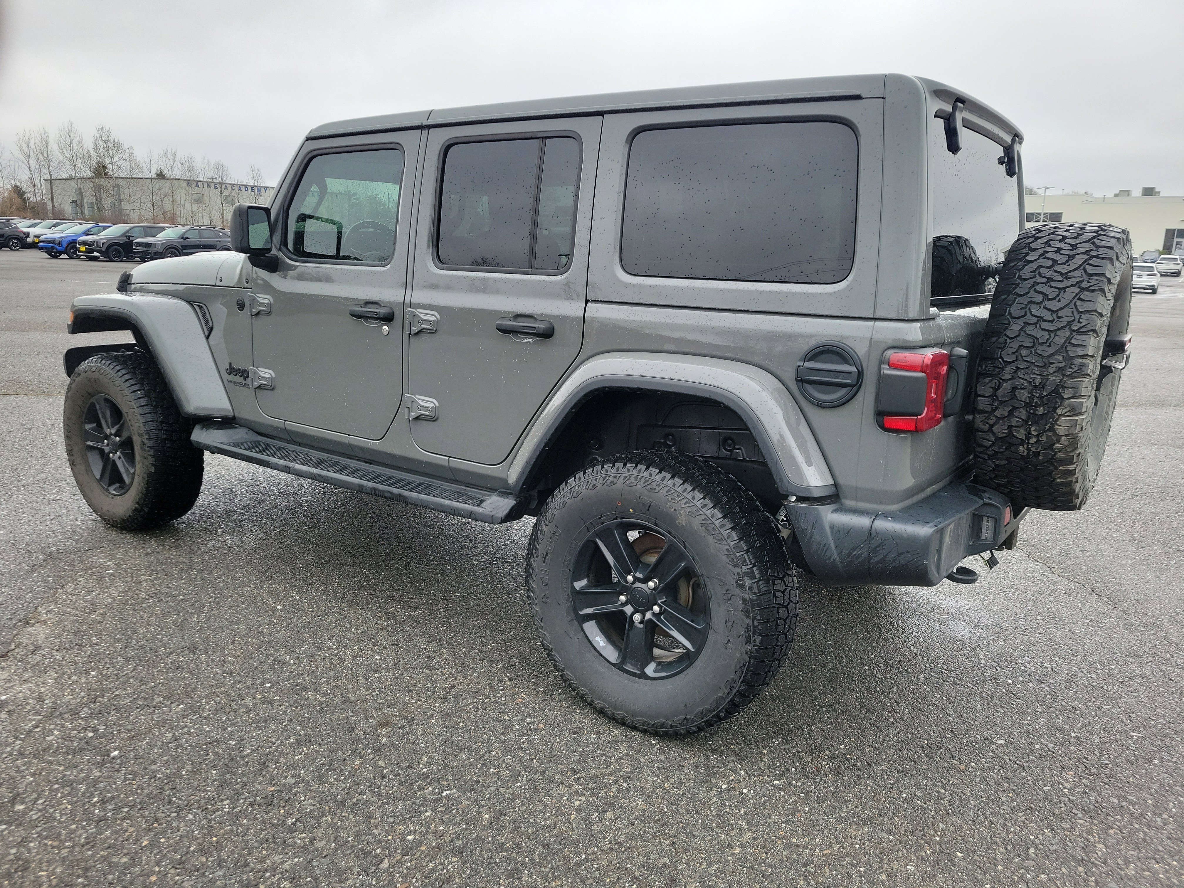 Used 2021 Jeep Wrangler Unlimited Sahara AWD/4WD image 7