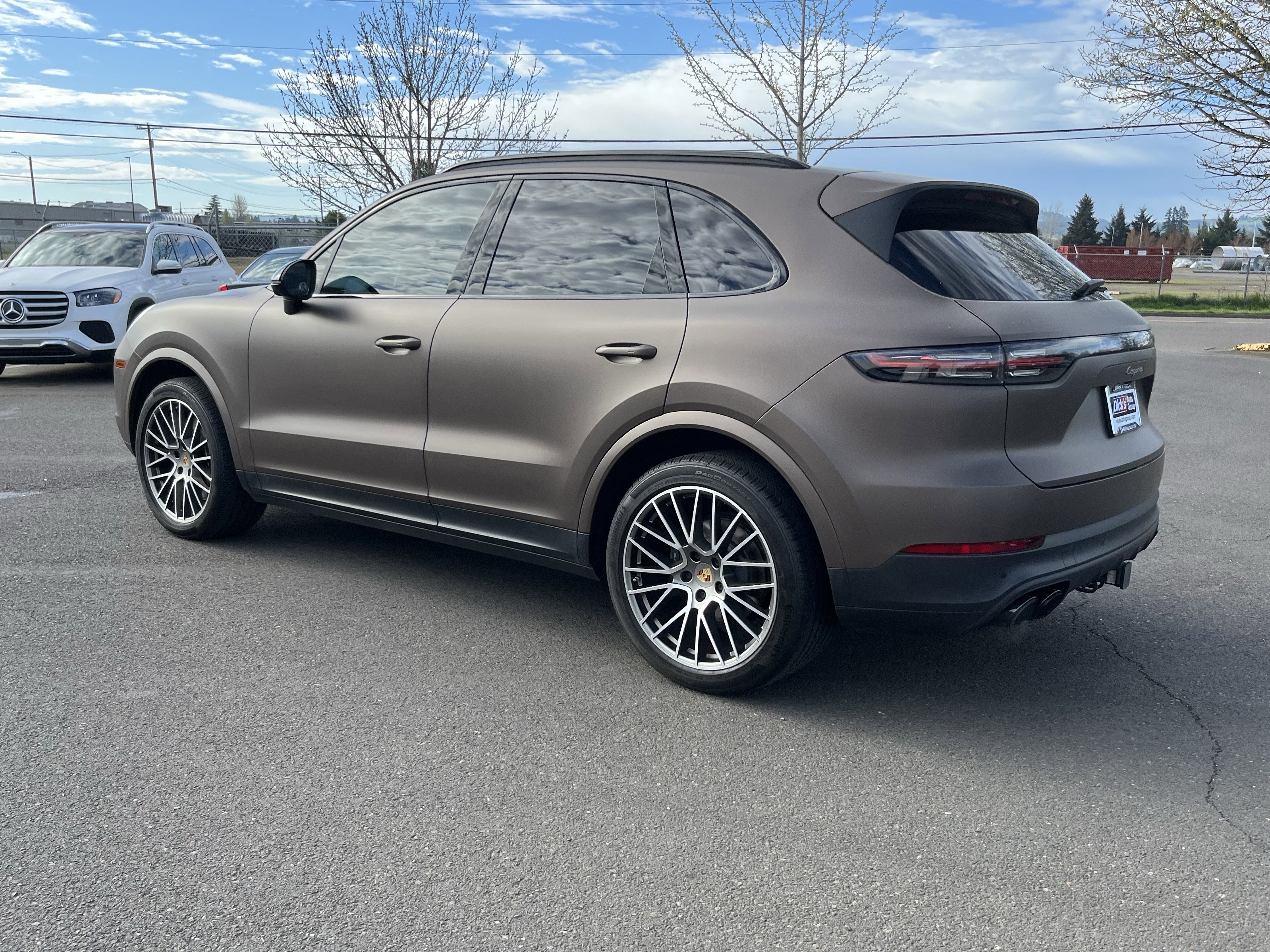 Used 2023 Porsche Cayenne Platinum Edition image 3