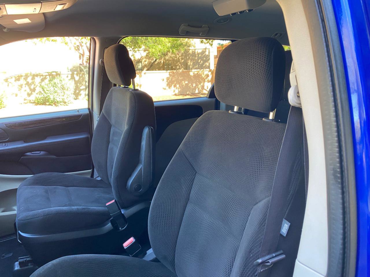 Used 2019 Dodge Grand Caravan SE FWD image 28