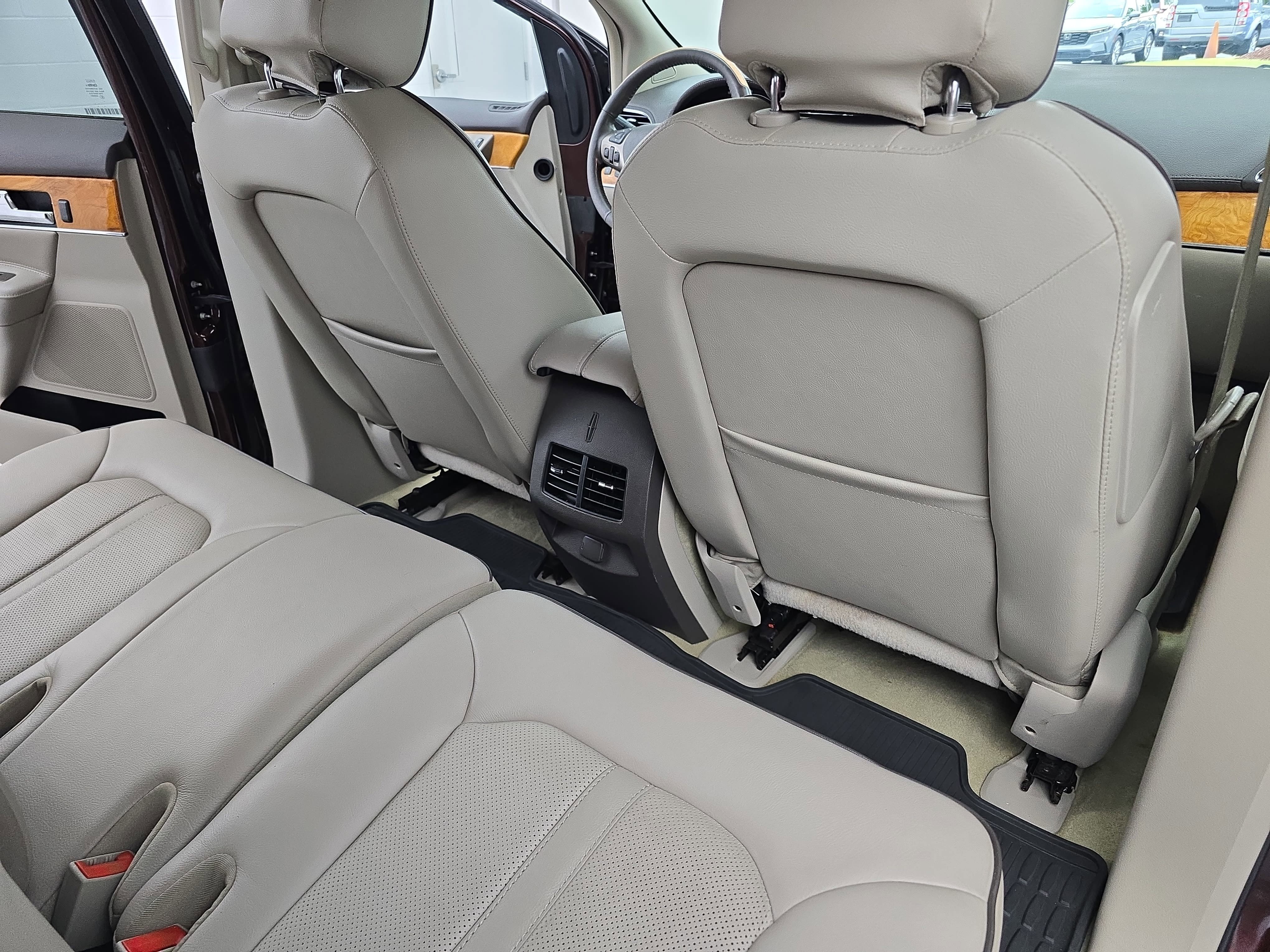 Used 2012 Lincoln MKX FWD image 11