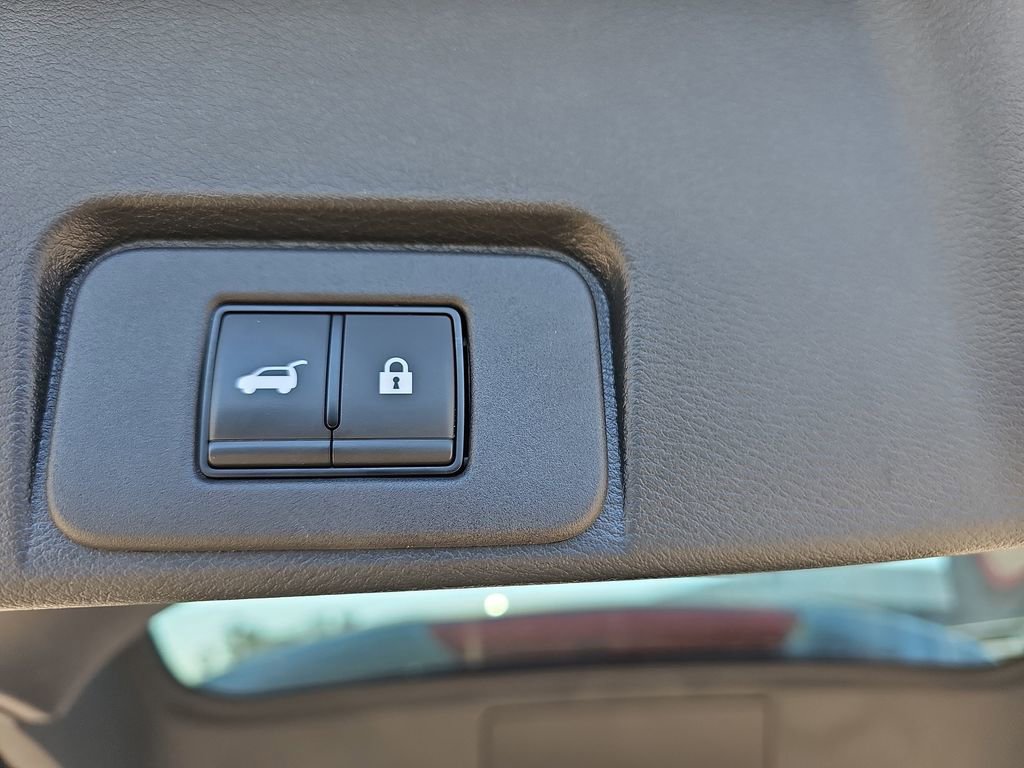 Used 2023 Nissan Rogue SL w/ SL Premium Package image 17