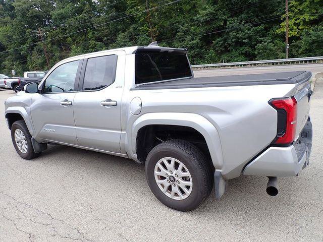 Certified 2025 Toyota Tacoma SR5 AWD/4WD image 5