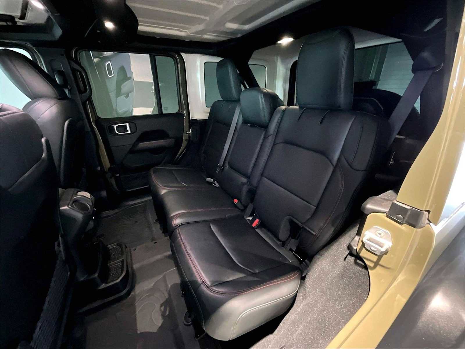 Used 2025 Jeep Wrangler Unlimited Rubicon w/ Convenience Group AWD/4WD image 30