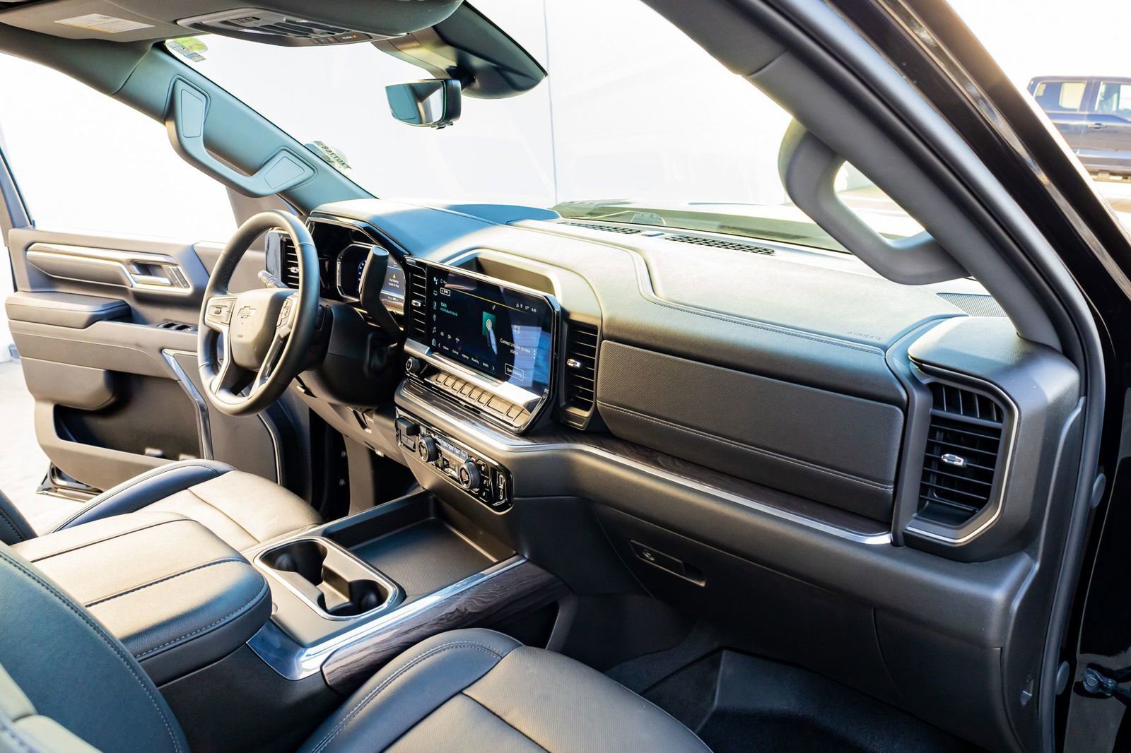 Used 2024 Chevrolet Silverado 2500 LTZ w/ LTZ Plus Package image 18