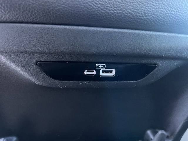 Used 2022 Chrysler Pacifica Touring-L image 18