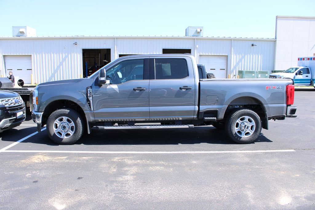 Used 2025 Ford F350 XLT w/ FX4 Off-Road Package image 7