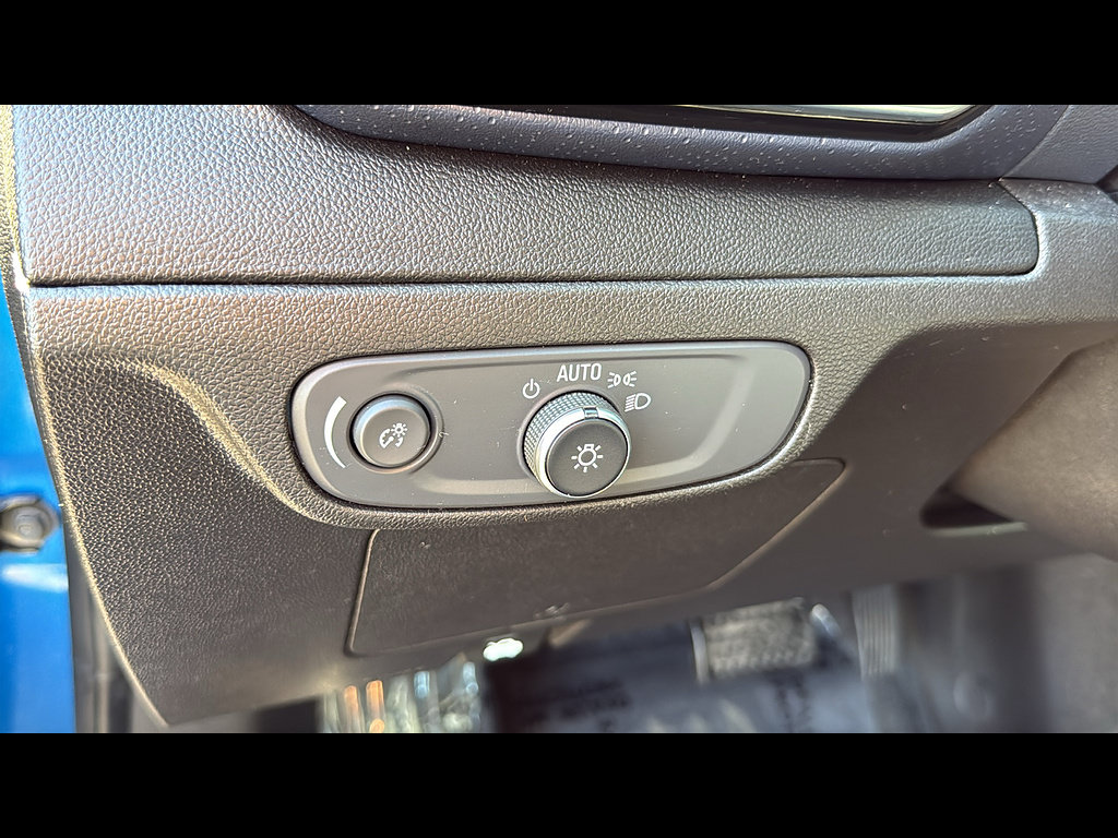 Used 2023 Chevrolet Bolt EUV Premier w/ Sun & Sound Package FWD image 23