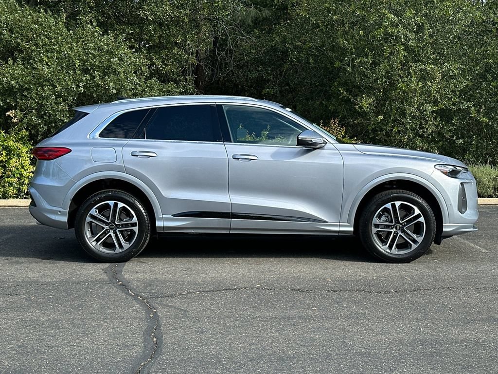 Certified 2025 Audi Q5 Premium w/ Convenience Package AWD/4WD image 4