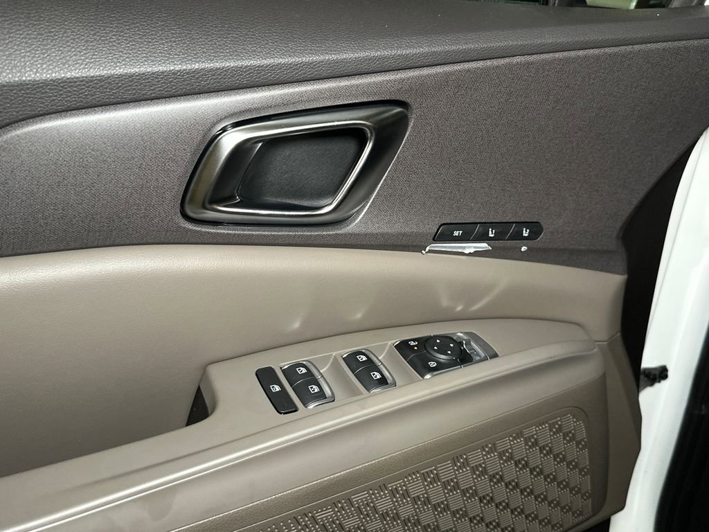 New 2026 Kia Carnival EX FWD image 16