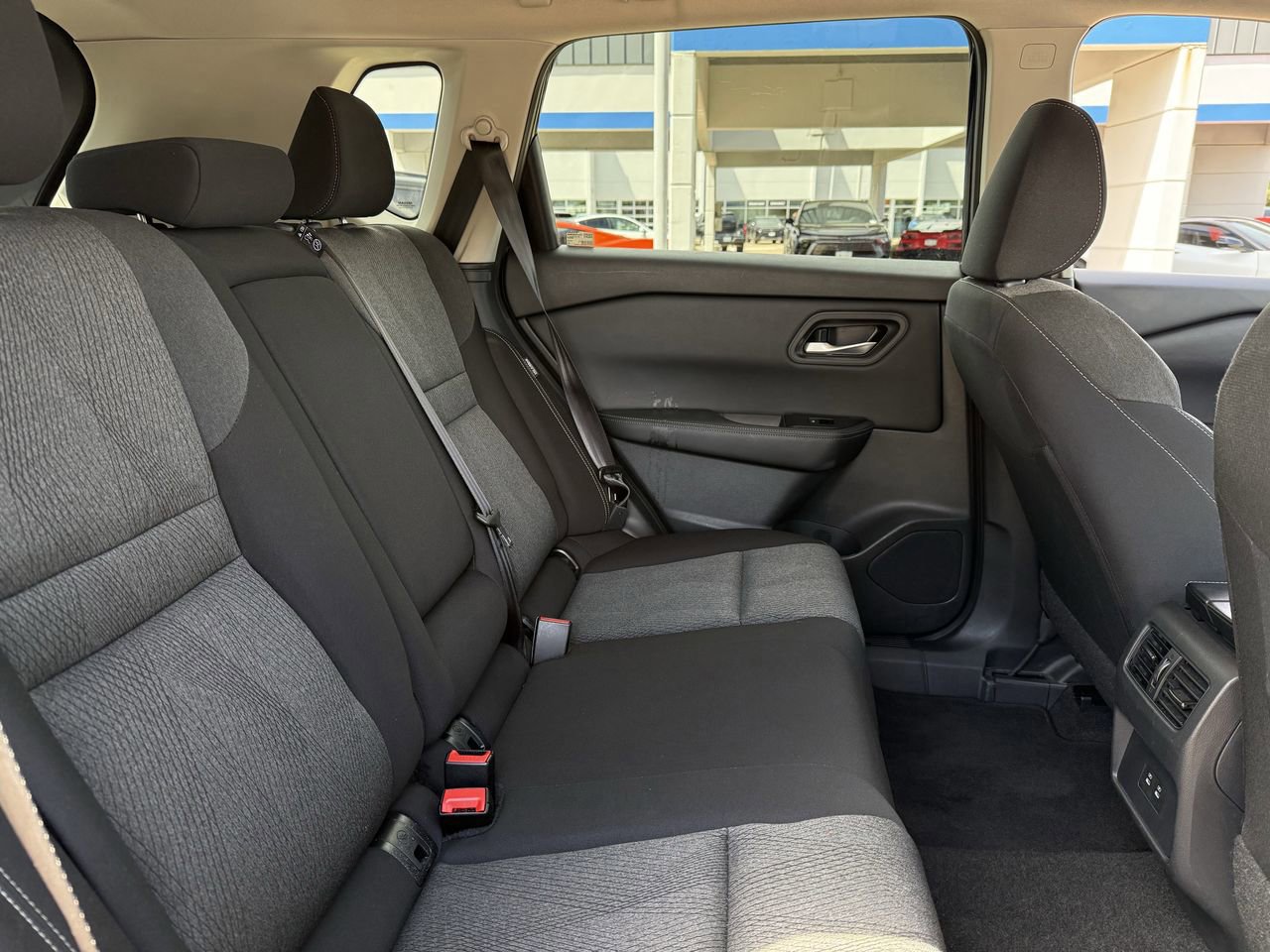 Used 2025 Nissan Rogue SV image 23