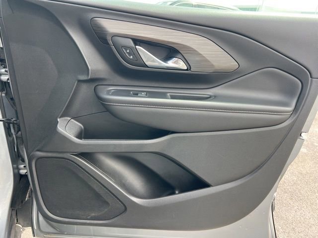 Used 2023 GMC Terrain SLT image 31