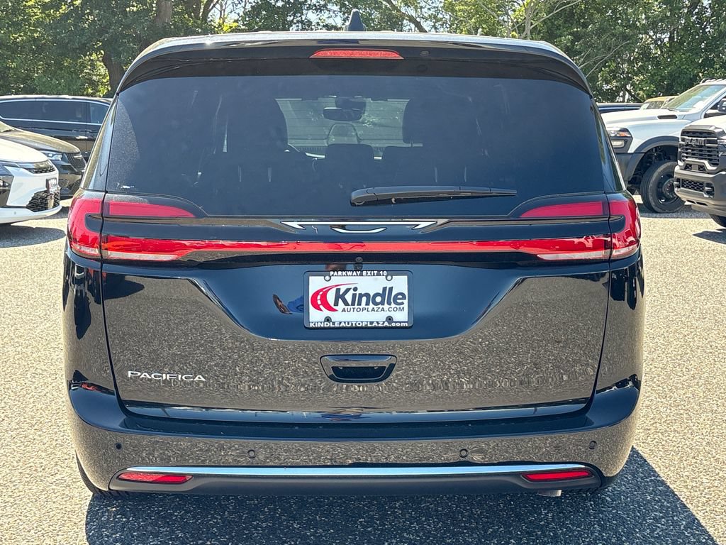 New 2027 Chrysler Pacifica Select FWD image 29