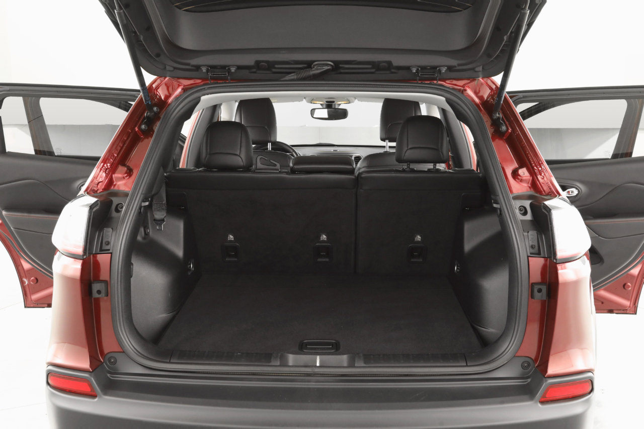 Used 2020 Jeep Cherokee Trailhawk w/ Cold Weather Group image 32